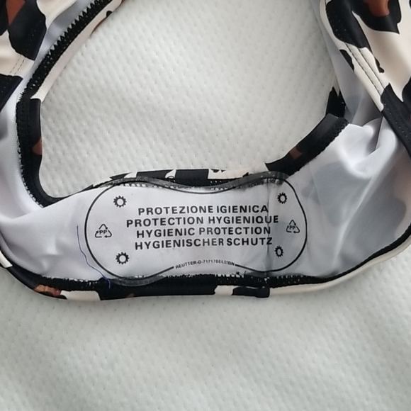 LEOPARD NOTCH FRONT UNDERWIRE ONE PIECE SWIMSUIT - Picture 6 of 7